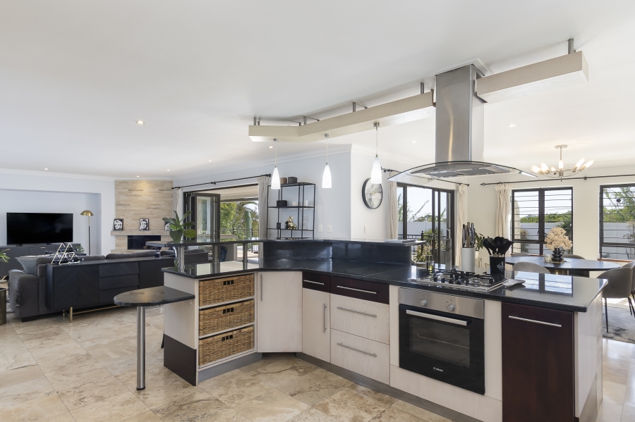 To Let 4 Bedroom Property for Rent in Heldervue Western Cape